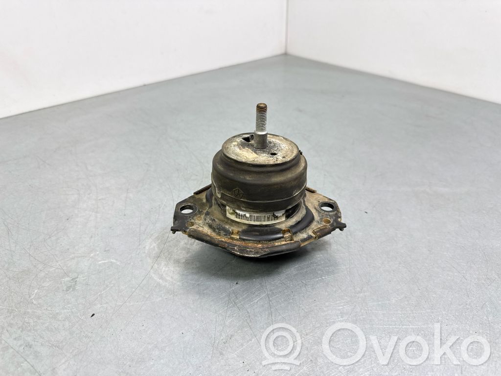 Jeep Grand Cherokee Engine mount bracket 