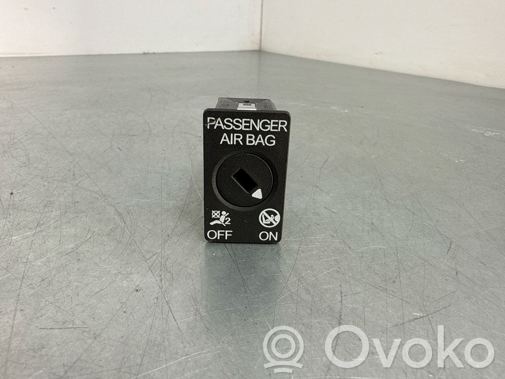 Volkswagen PASSAT B8 Passenger airbag on/off switch 