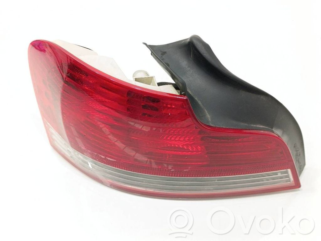 Rear/tail lights   692451904