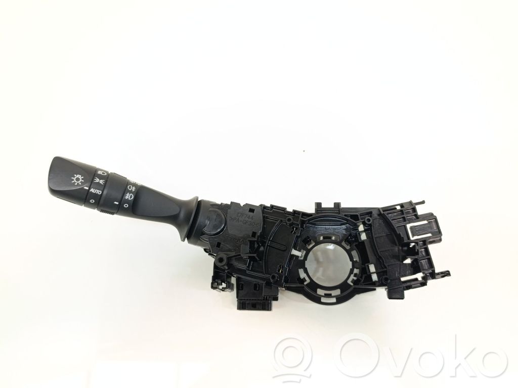 Interruptor de control del panel de luces   3325017F744