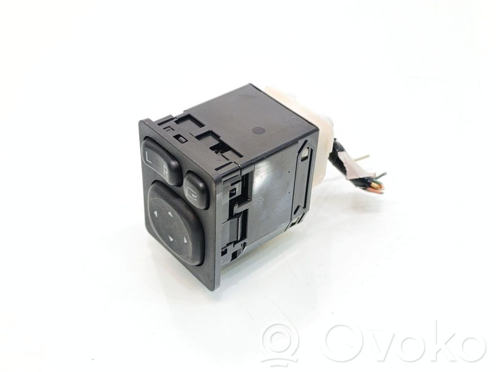 Wing mirror switch   183779
