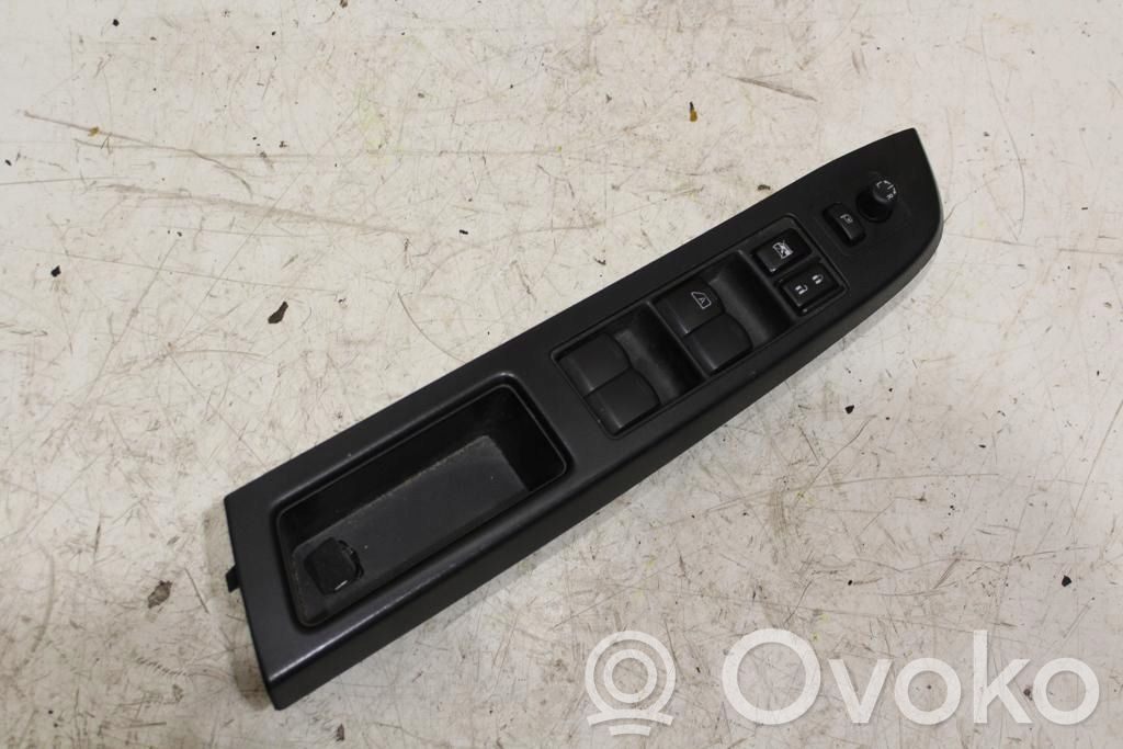 Subaru XV I Electric window control switch 