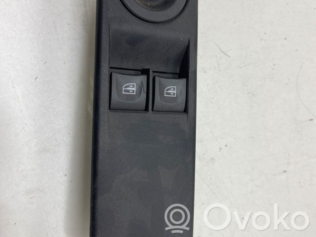 Renault Clio IV Electric window control switch 