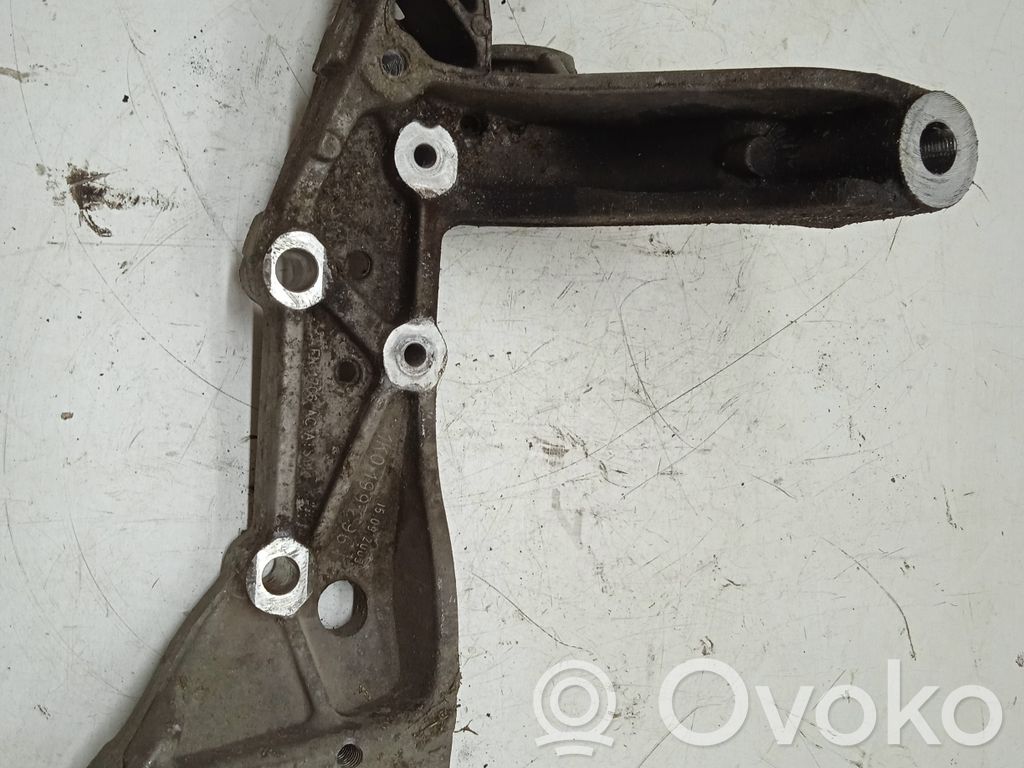 Volkswagen Golf V Front lower control arm/wishbone 