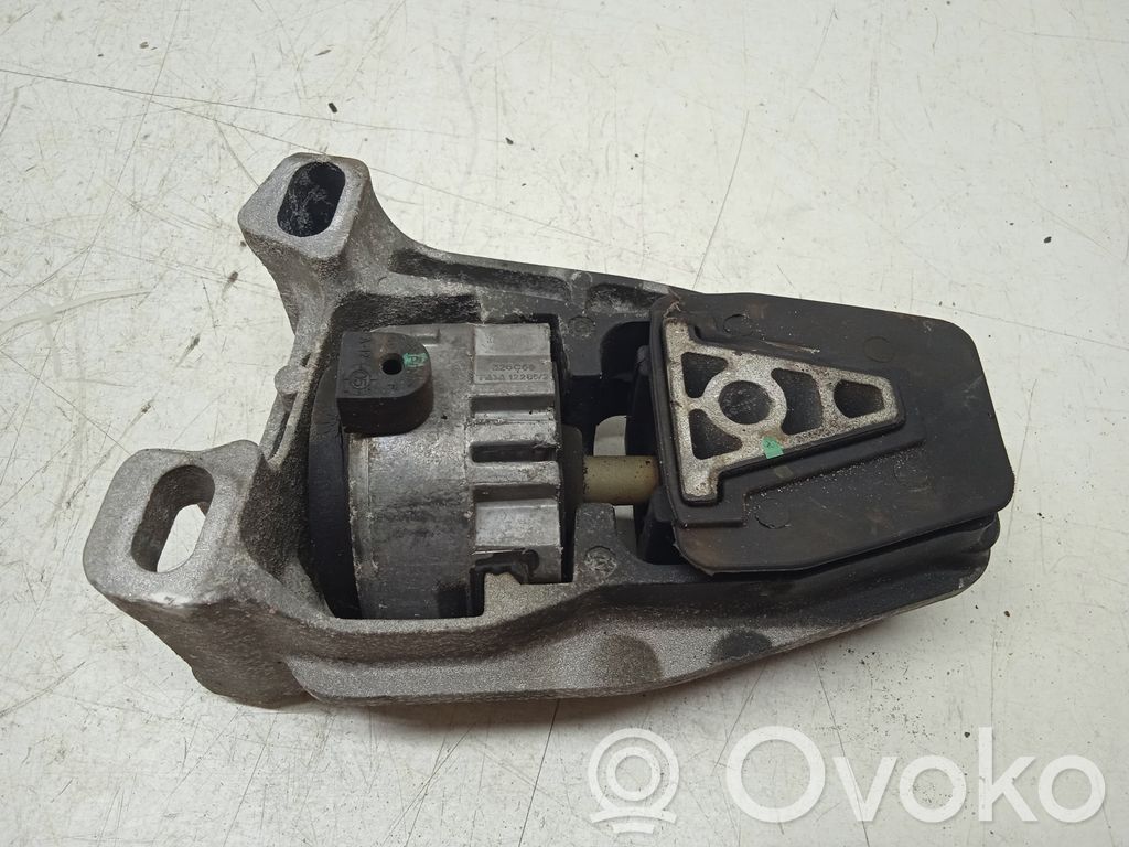 Peugeot 607 Engine mount bracket 