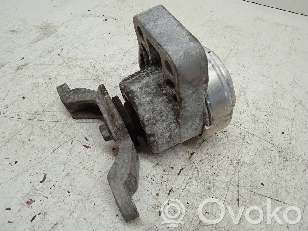 Volvo V70 Engine mount bracket 
