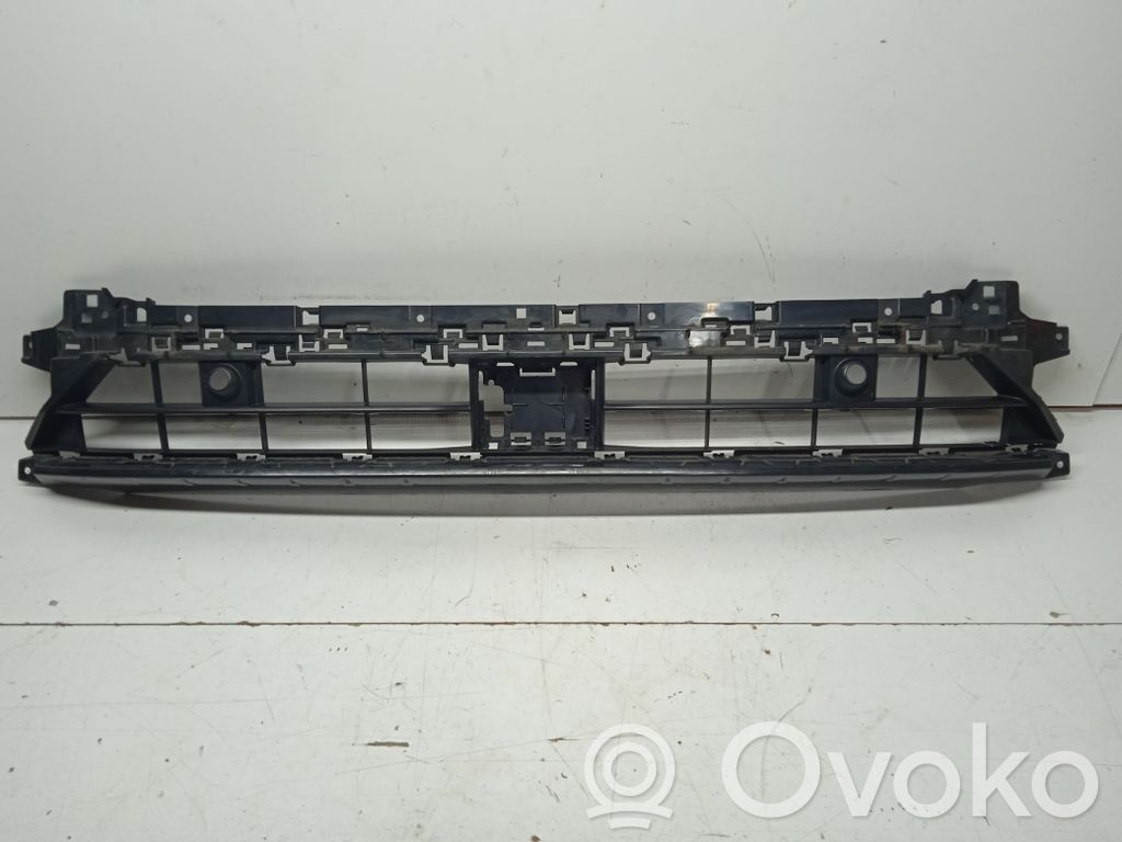 Audi Q3 F3 Kratka dolna zderzaka przedniego 