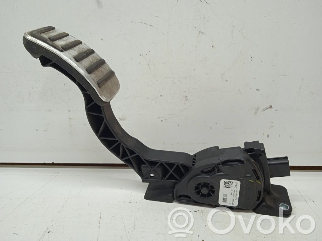 Volvo V40 Akceleratoriaus pedalas 