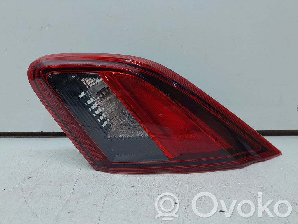Opel Corsa E Задний фонарь в кузове 