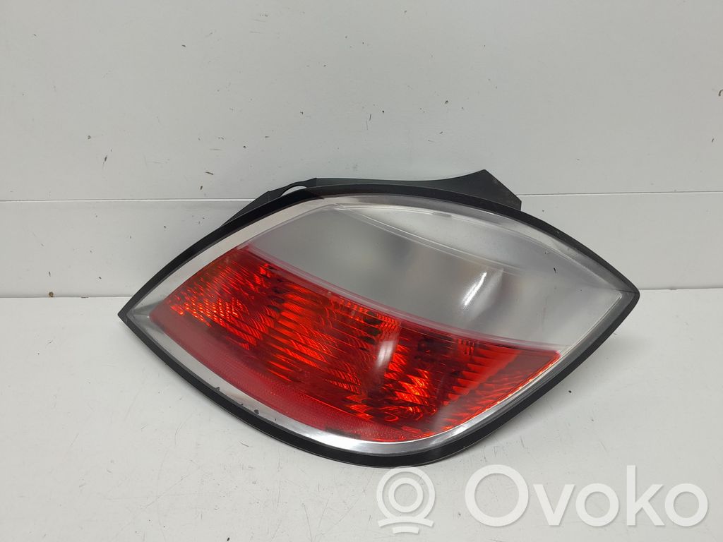 Opel Astra H Aizmugurējais lukturis virsbūvē 