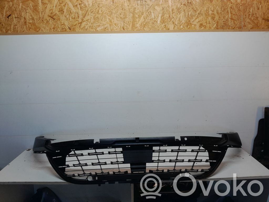 Renault Captur Rejilla inferior del parachoques delantero 