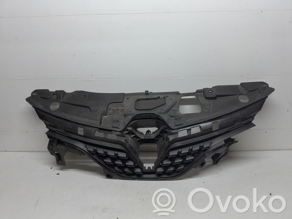 Renault Clio V Front bumper upper radiator grill 
