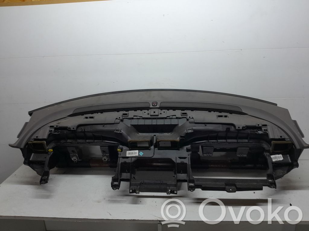 Volvo V50 Панель 