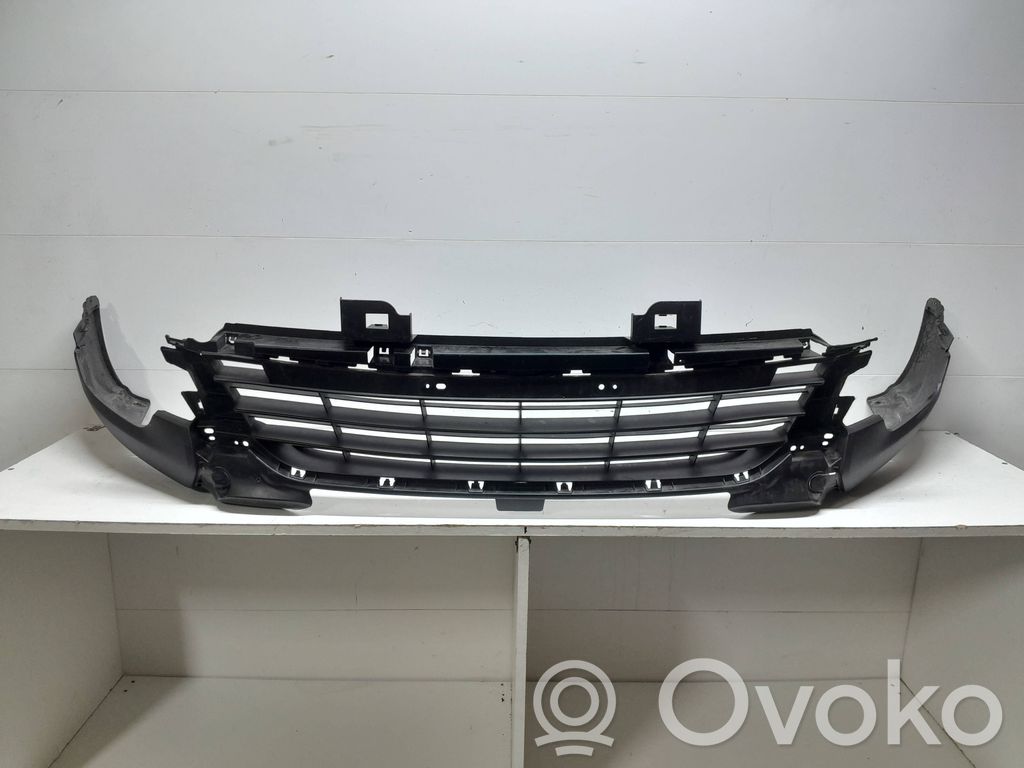 Renault Captur Front bumper lower grill 