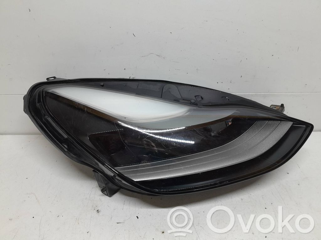 Tesla Model 3 Priekinis žibintas 