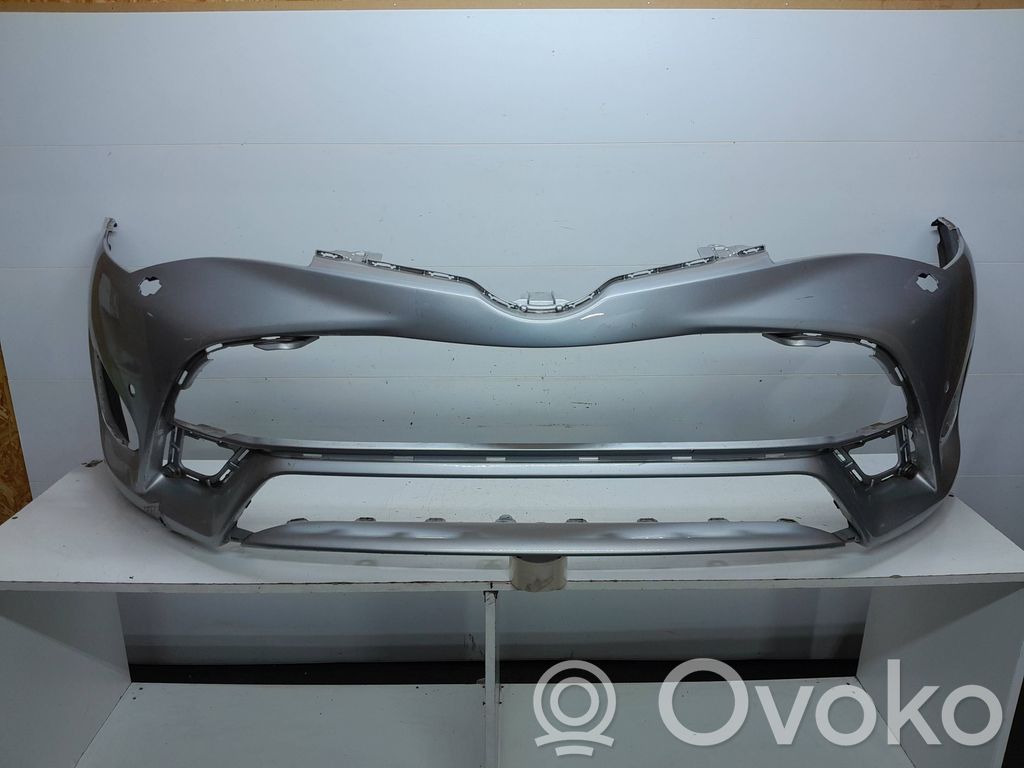 Toyota Avensis T270 Zderzak przedni 