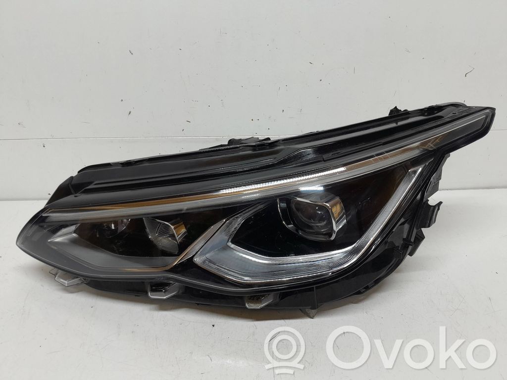 Volkswagen Golf VIII Lampa przednia 