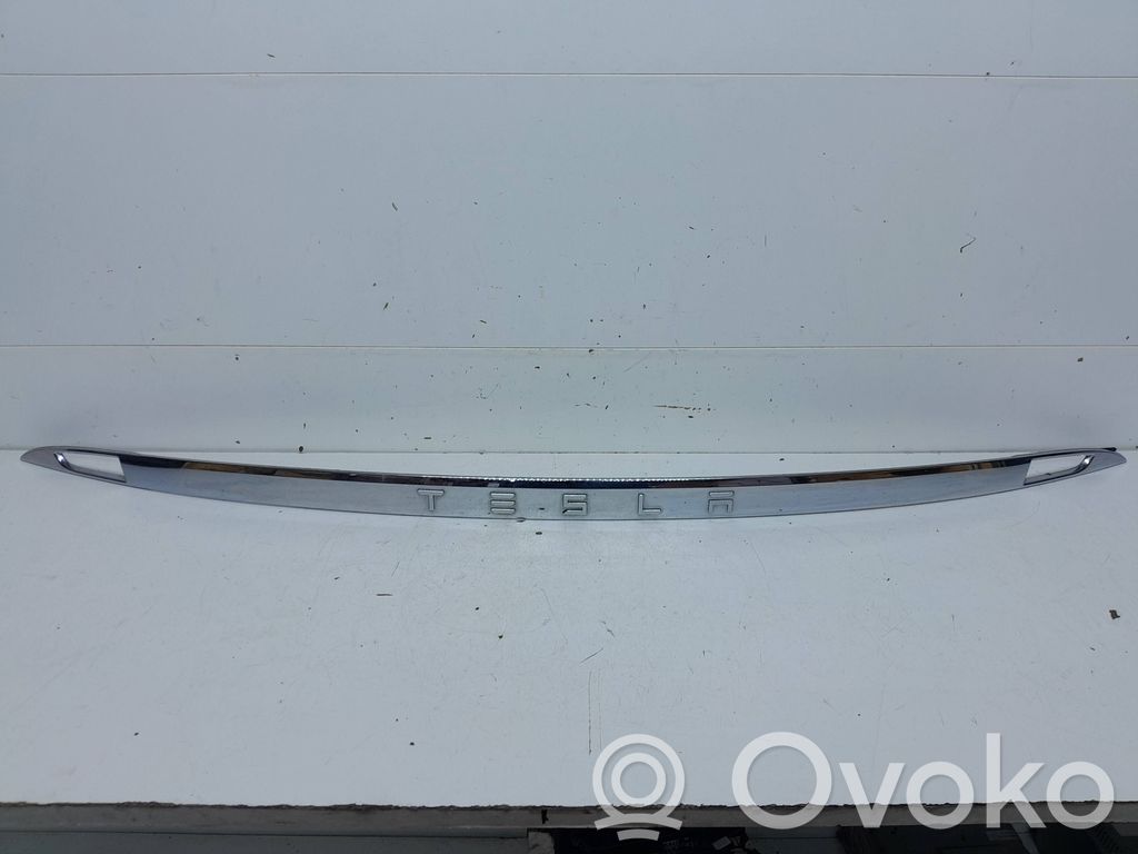 Tesla Model S Tailgate trim 