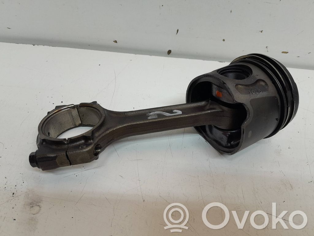 Fiat 500L Piston with connecting rod 