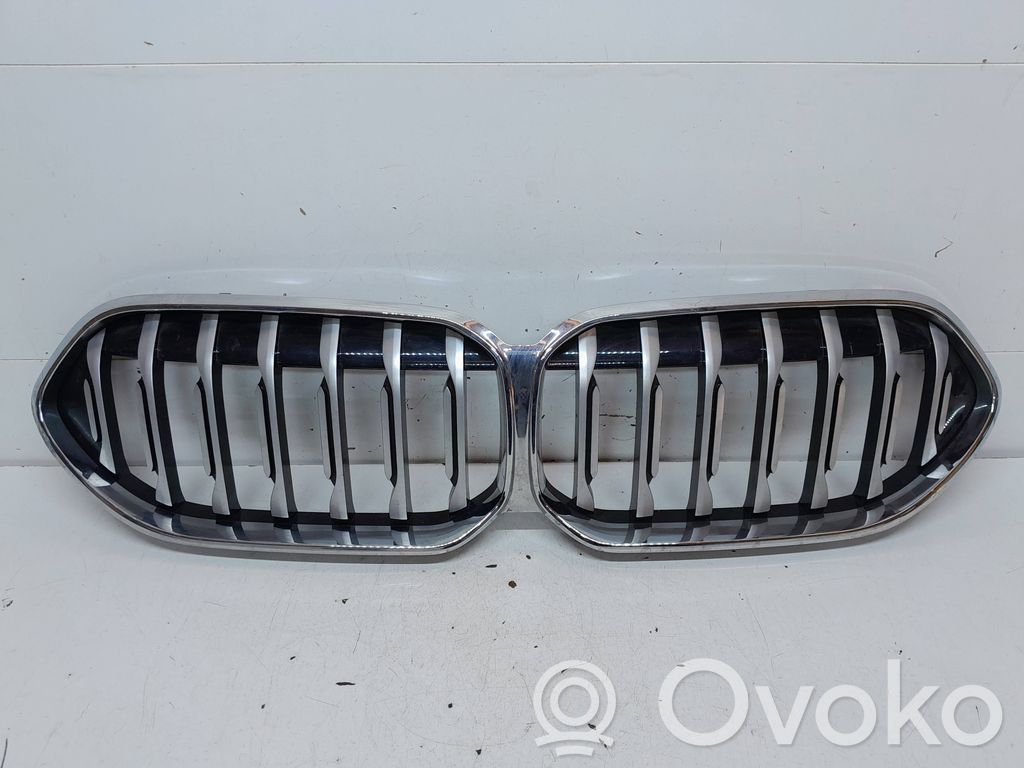 BMW 1 F40 Maskownica / Grill / Atrapa górna chłodnicy 