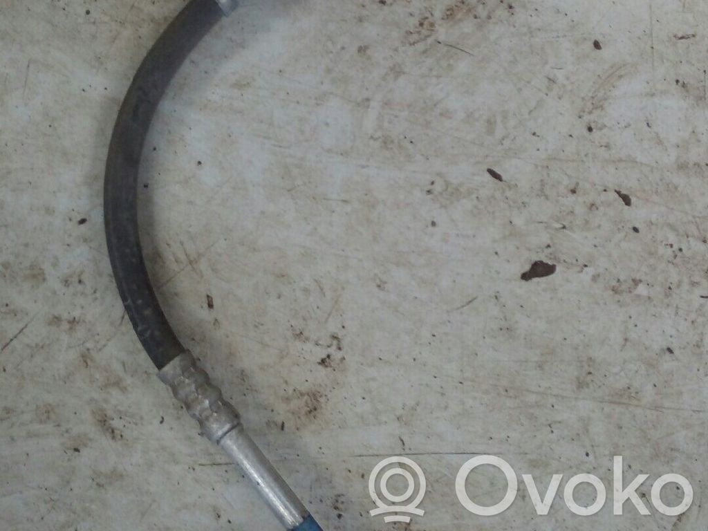 Ilmastointilaitteen putki (A/C)   F1F119D567AB