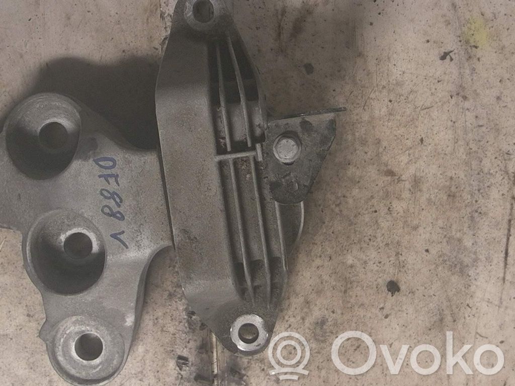 Opel Insignia B Engine mount bracket 
