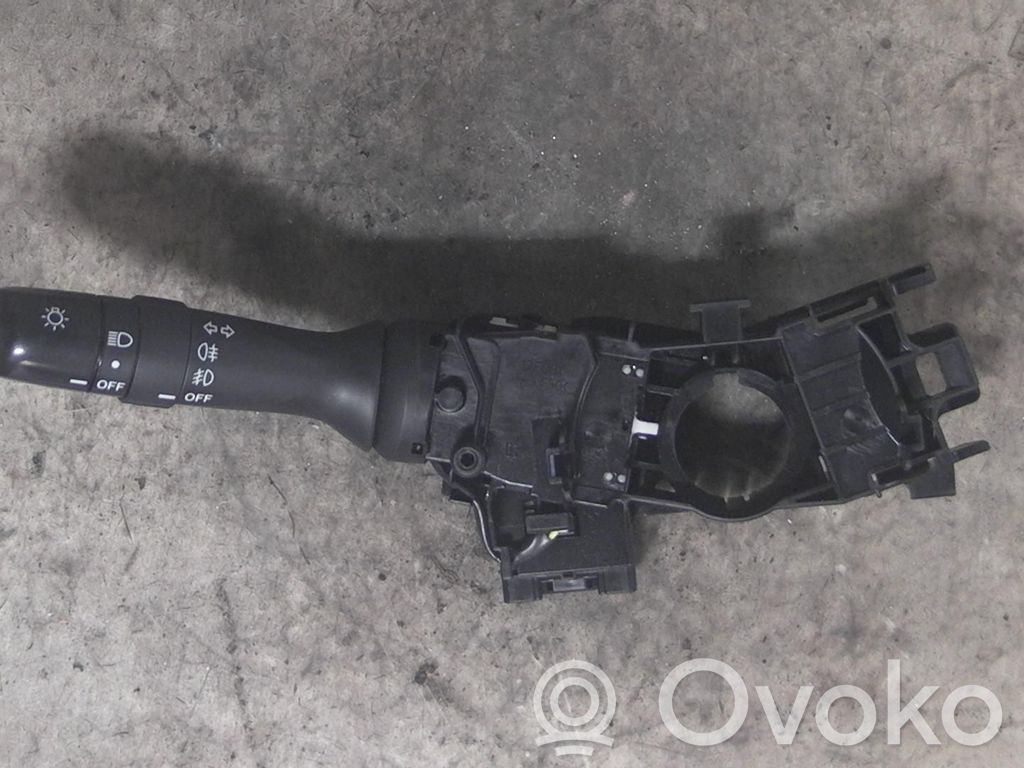 Toyota Yaris Interruptor/palanca de limpiador de luz de giro 