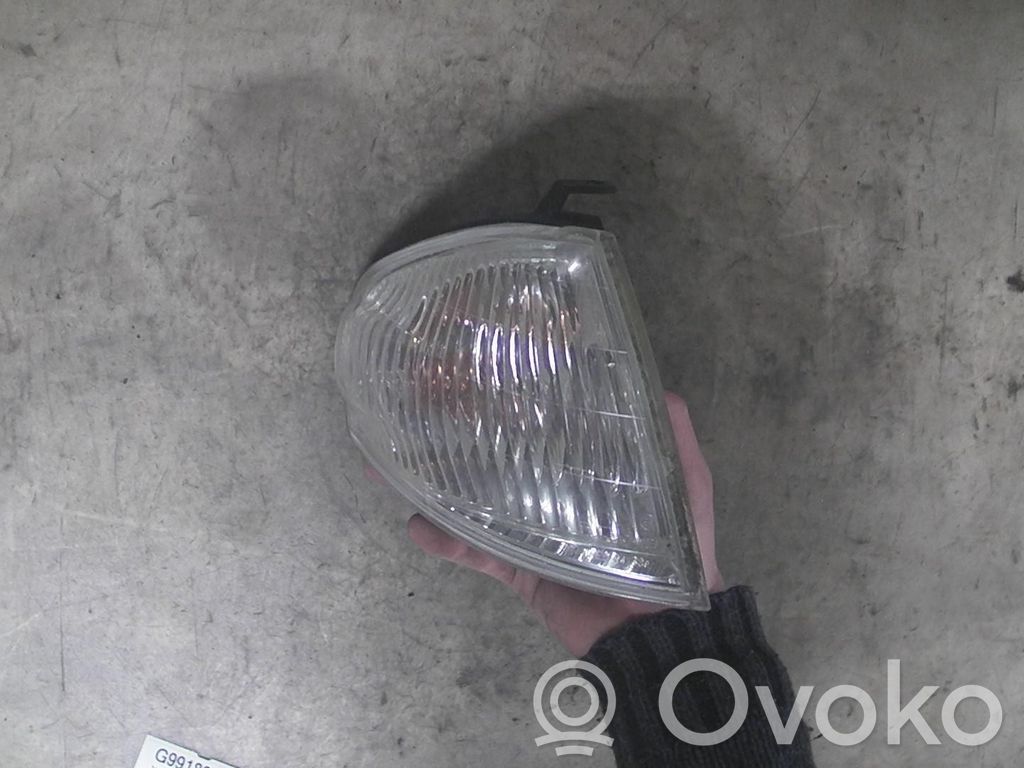 Mazda 323 Priekšējais pagrieziena lukturis 