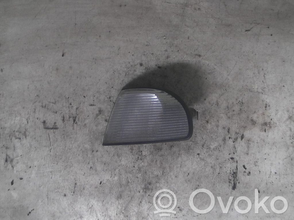 Audi A4 S4 B5 8D Priekšējais pagrieziena lukturis 