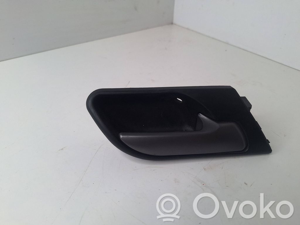 Manecilla interna puerta trasera   8408626