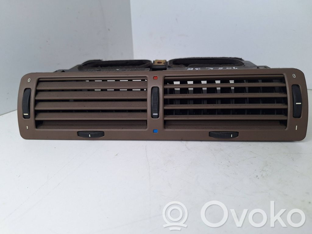 BMW 7 E38 Centrinės oro grotelės 