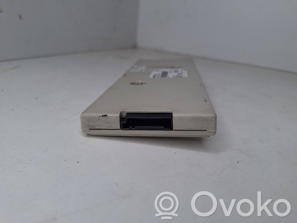Pystyantennivahvistin   6903458,21367510,11827200