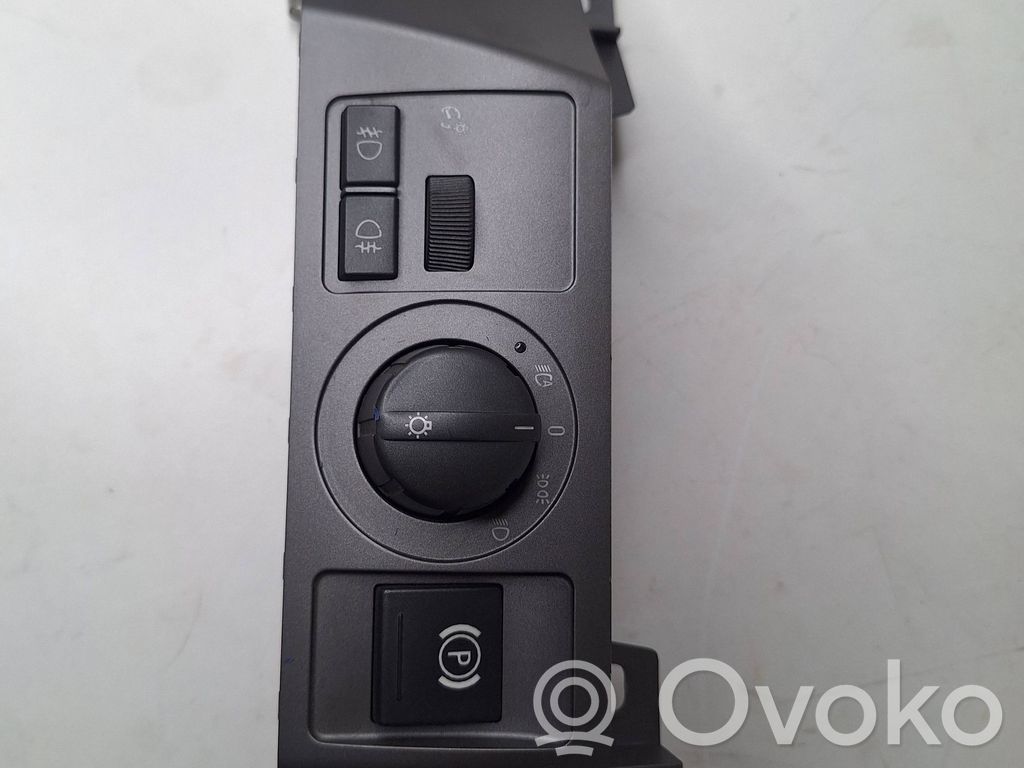 Light switch   6918888,549498444