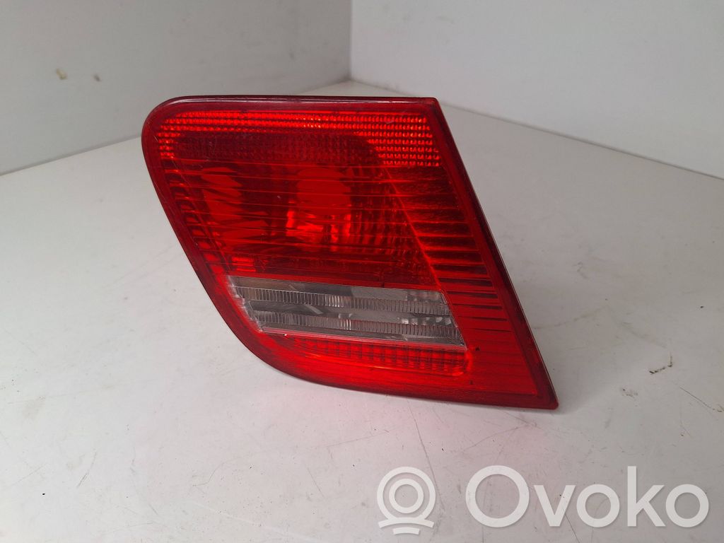 BMW 3 E46 Aizmugurējais lukturis pārsegā 