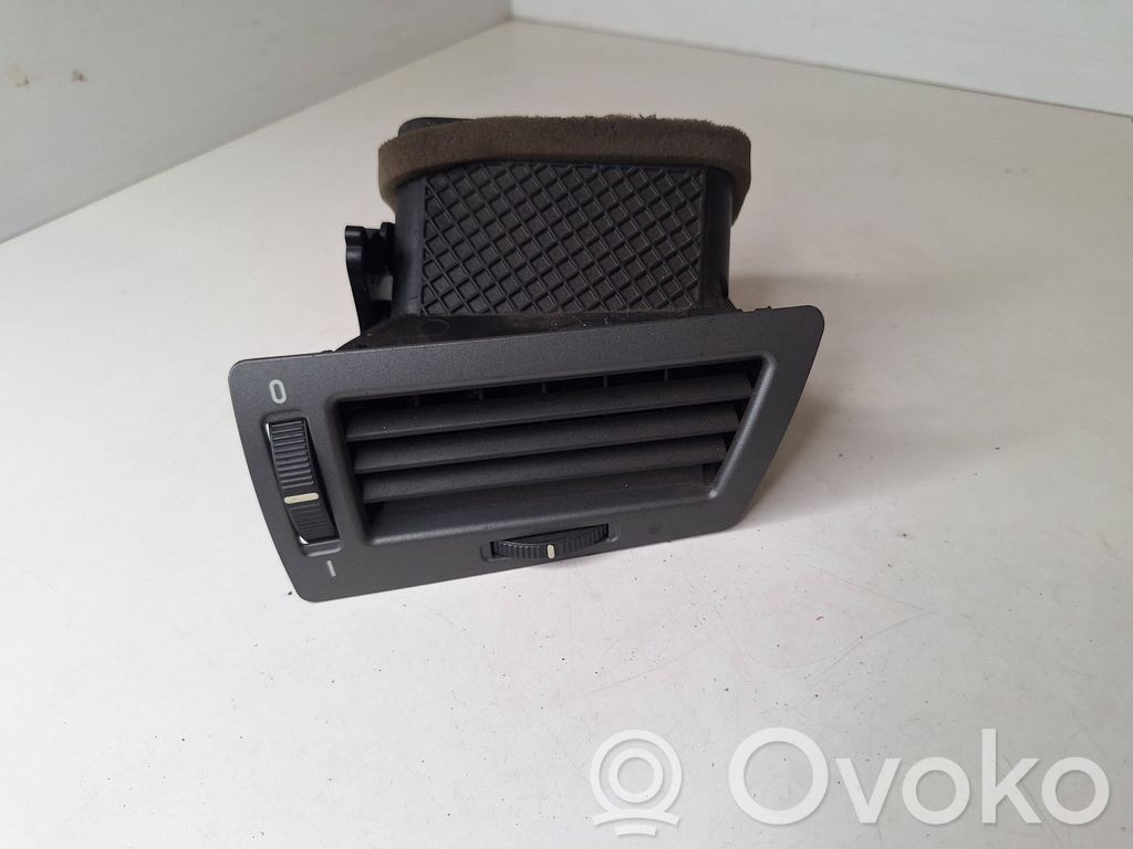 Moldura protectora de la rejilla de ventilación lateral del panel   6911242,14121810