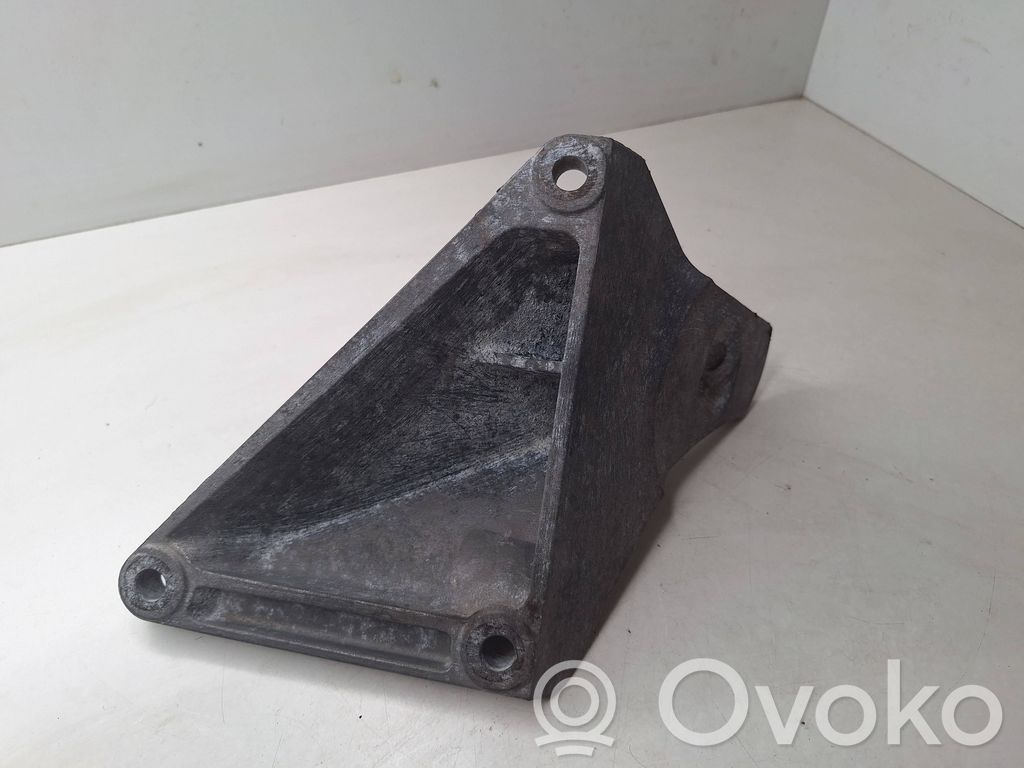 Halterung Lager Motor   6758419,13807410