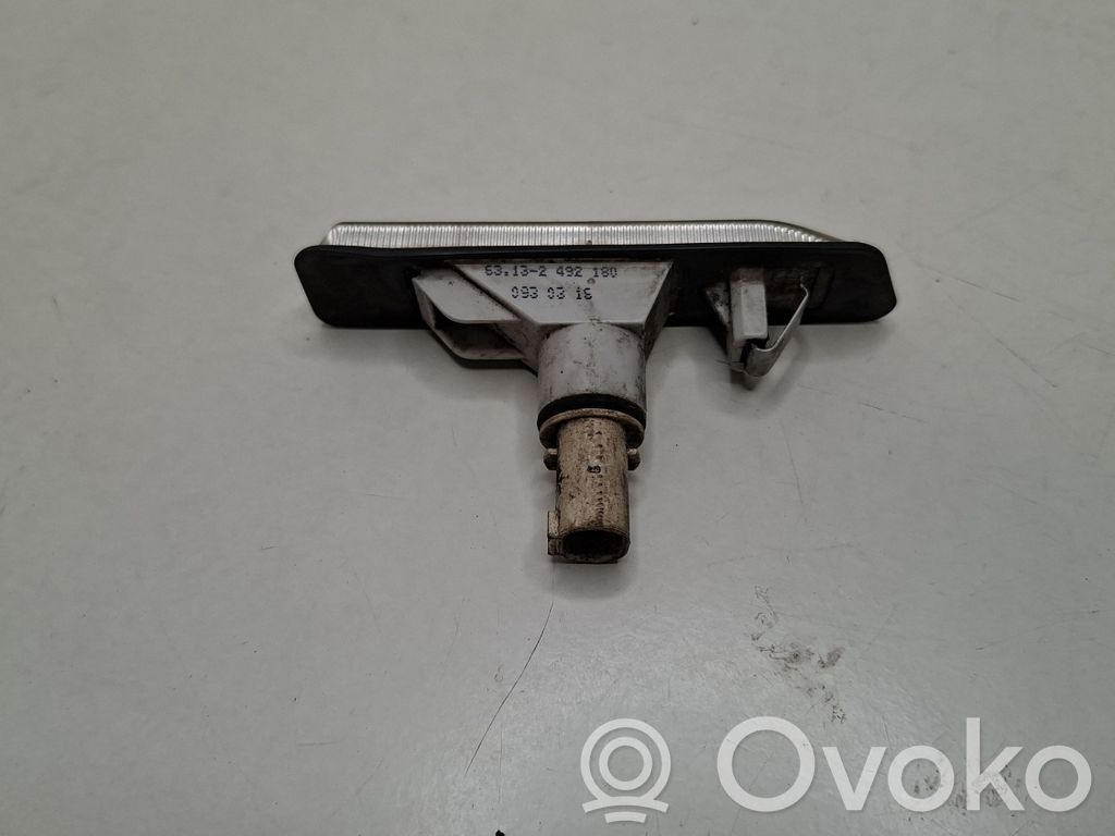 Front fender indicator light   2492180