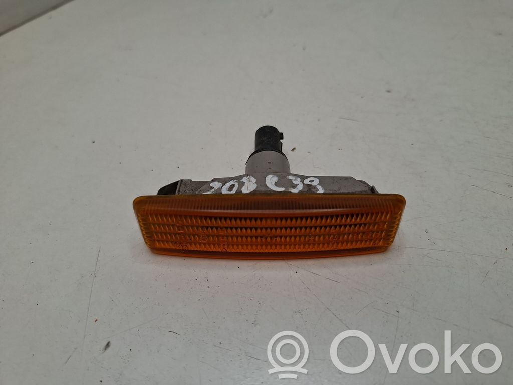 Front fender indicator light   8360205