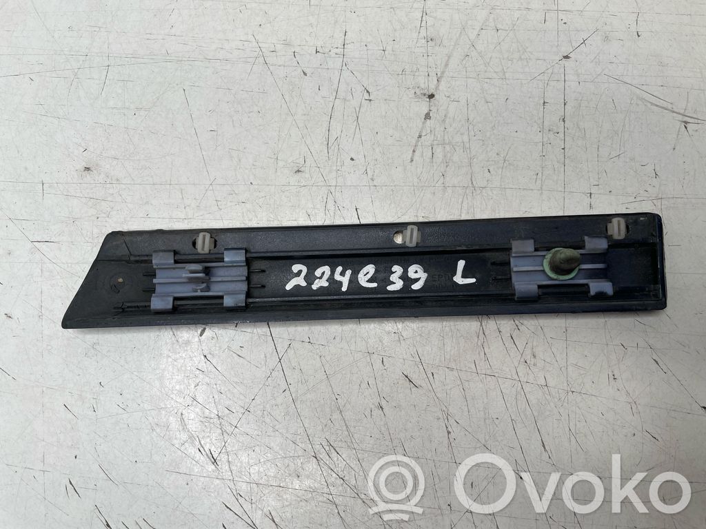 BMW 5 E39 Apdaila sparno (moldingas) 