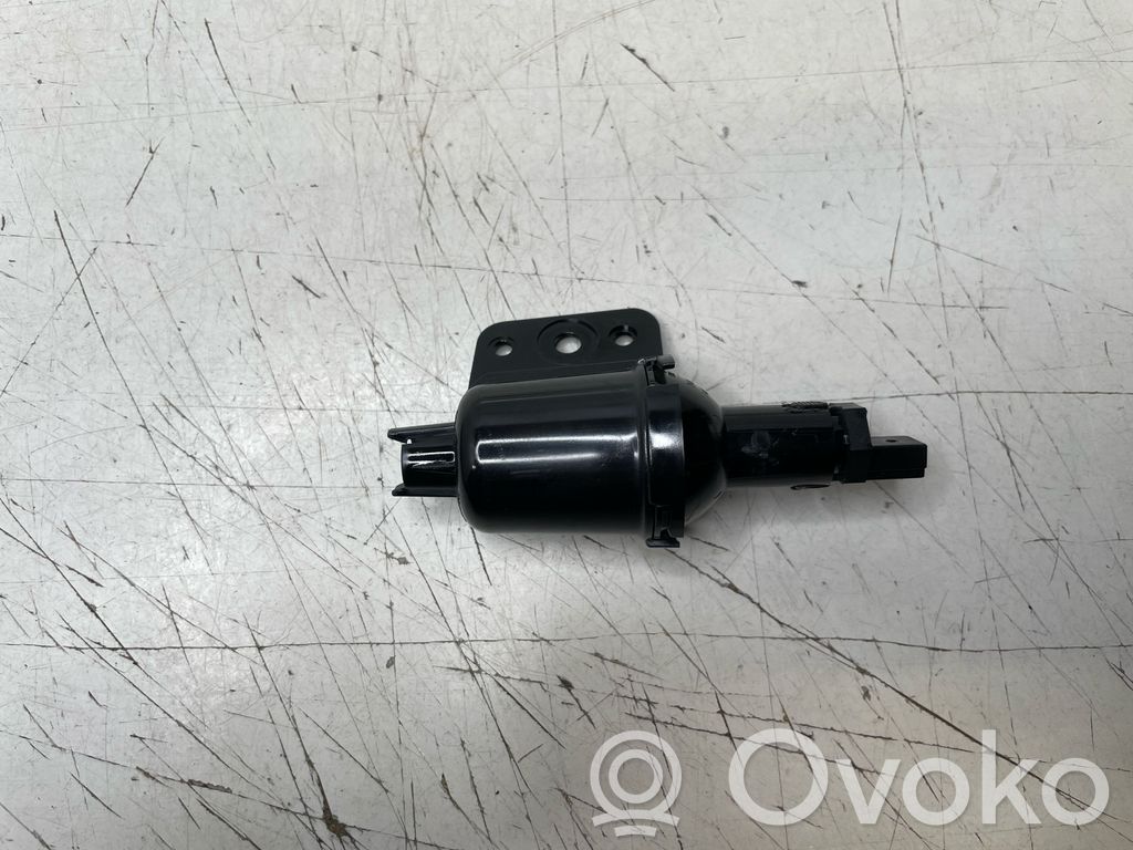 Rear door interior light   8377308,155142
