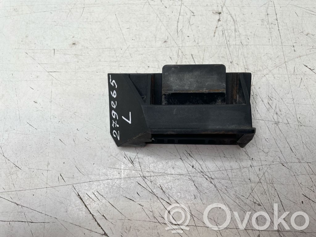 BMW 7 E65 E66 Fixation de radiateur 