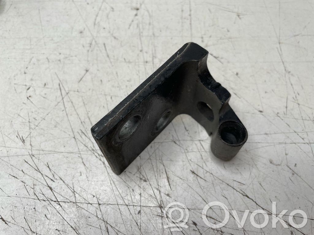 Front door upper hinge   8265149