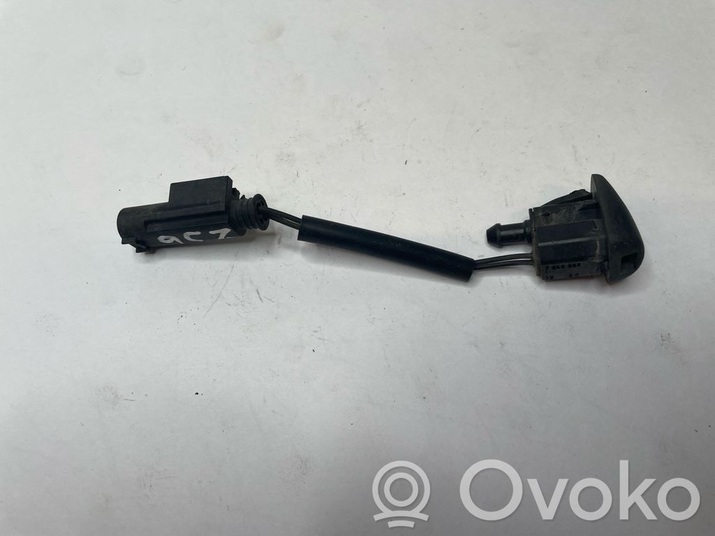 BMW 5 E60 E61 Windshield washer spray nozzle 