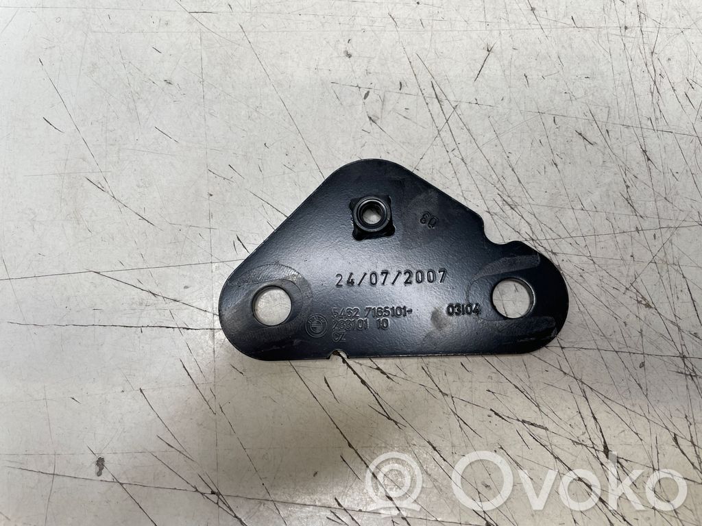 Supporto di montaggio del parafango   23310110,24072007,7165101,2440742007