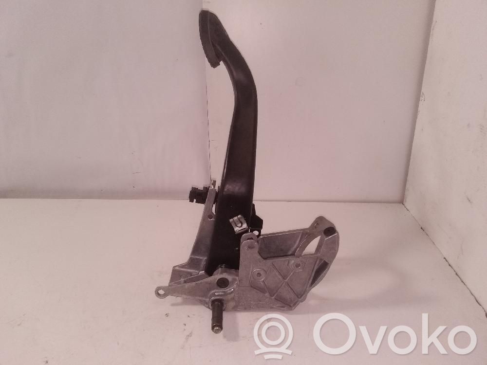 Pedal de embrague   423224