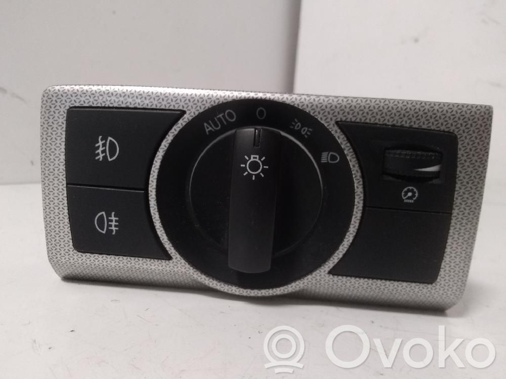 Light switch   20988700