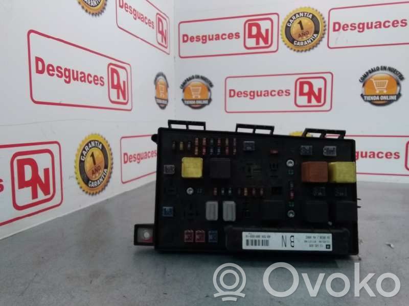 Opel Astra H Módulo de fusible 