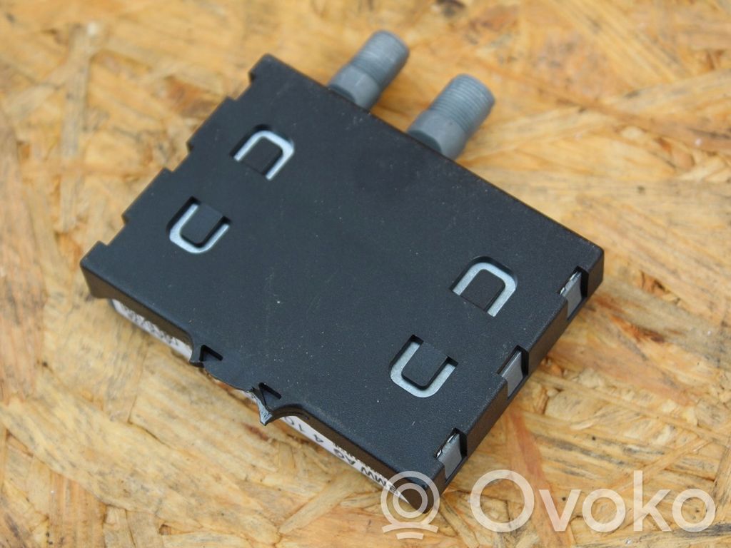 BMW 7 E38 Aerial antenna amplifier 