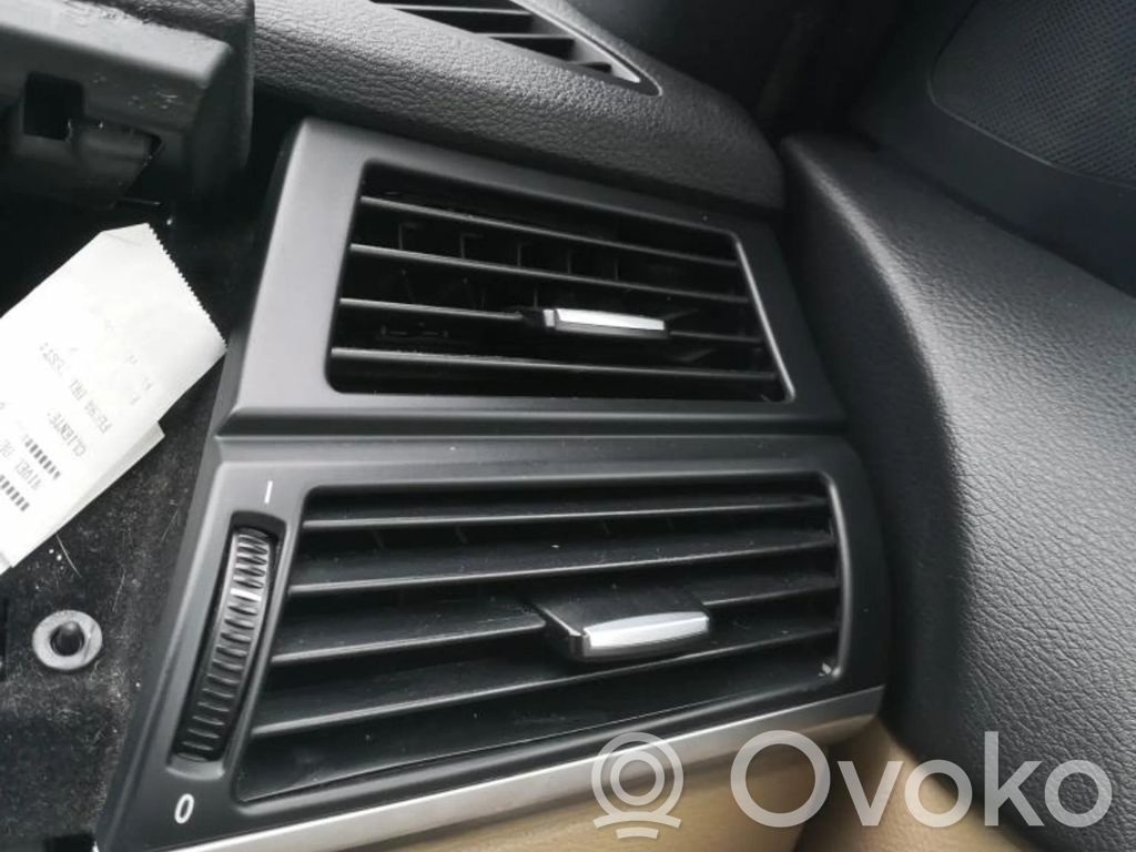BMW X5 E70 Centrinės oro grotelės 