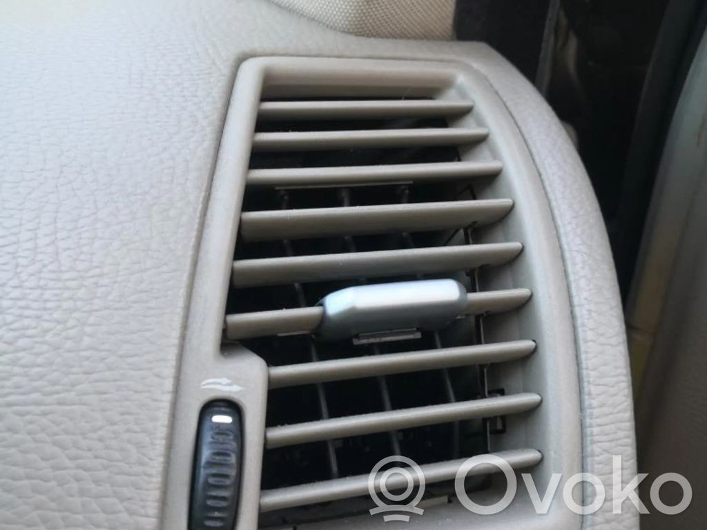 Volvo XC90 Centrinės oro grotelės 